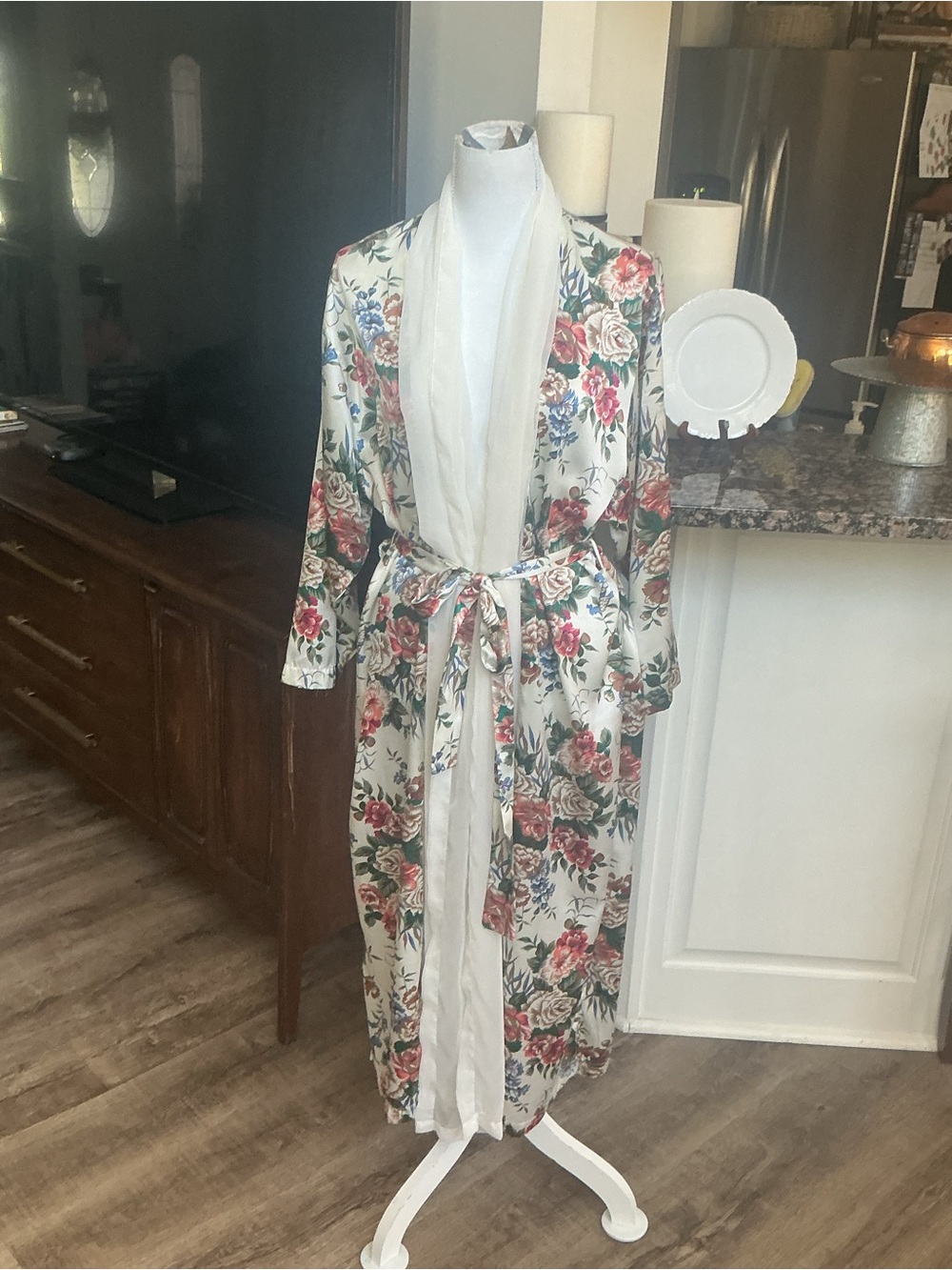Vintage Victoria’s Secret long Satin Robe Gold Label Size Medium Floral Romantic